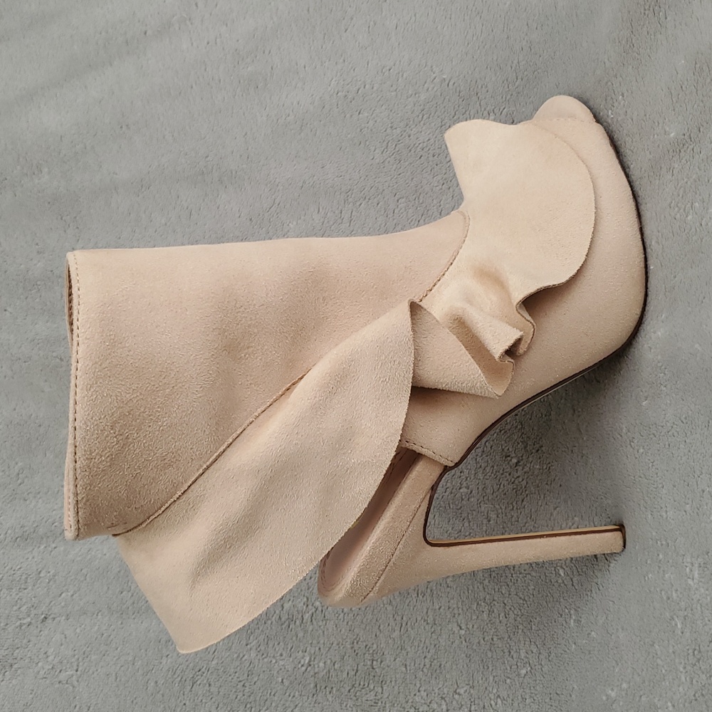 OLIVIA FERGUSON Faux Suede Blush Cascade Ruffled Ankle Heeled Boots SIZE: 7